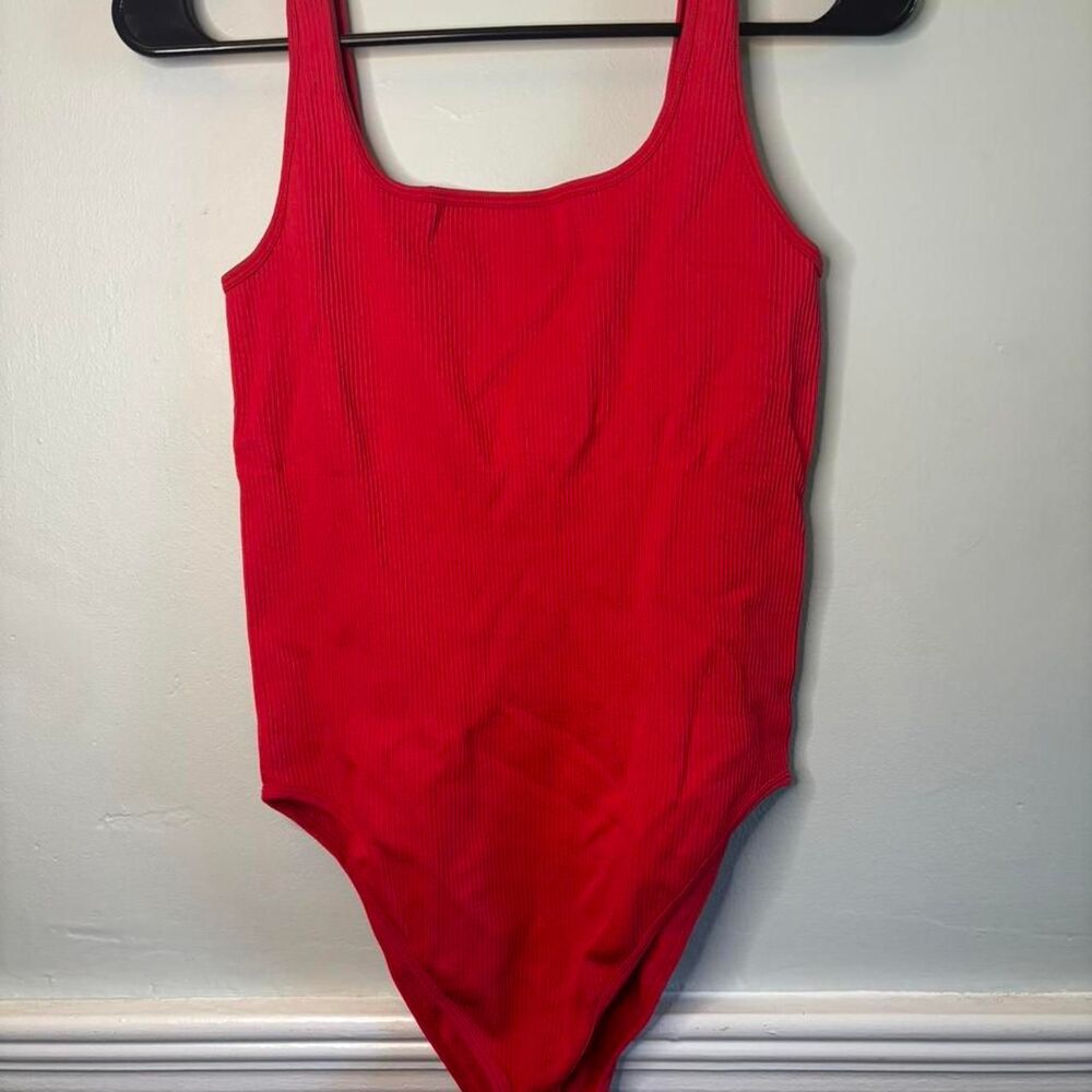 OQQ Red Ribbed Bodysuit Scoop Neck Sleeveless Stretch One Piece L